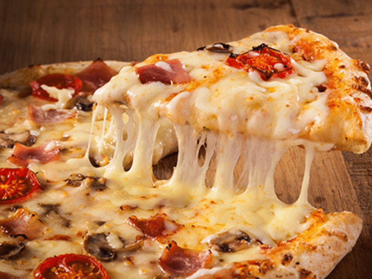 طريقة عمل البيتزا مثل المطاعم الكبيرة , وصفه سرية للعجينة الرقيقة وسيحان الجبنة