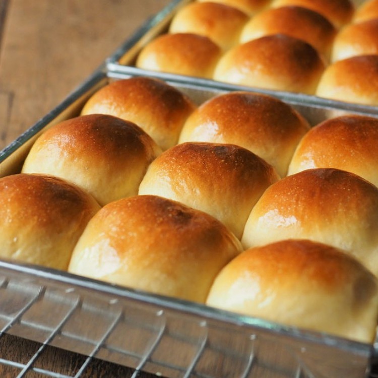  مكونات عمل خبز البريوش الفرنسي