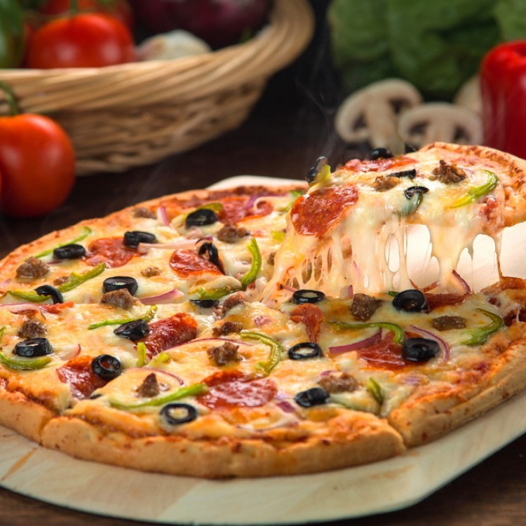 طريقة  البيتزا في البيت بسهولة ومغذية وكيفية حفظ عجينة البيتزا في الفريزر