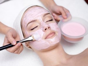 طريقة عمل كريم النشا وماء الورد لتفتيح البشرة بشكل فوري ونتيجة مضمونة