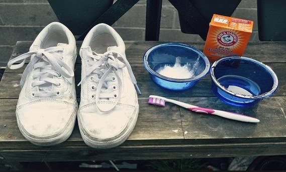 وصفات لتنظيف الحذاء الأبيض