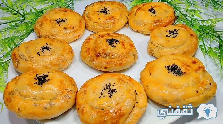 فطائر محشية باللحم المفروم والجبن