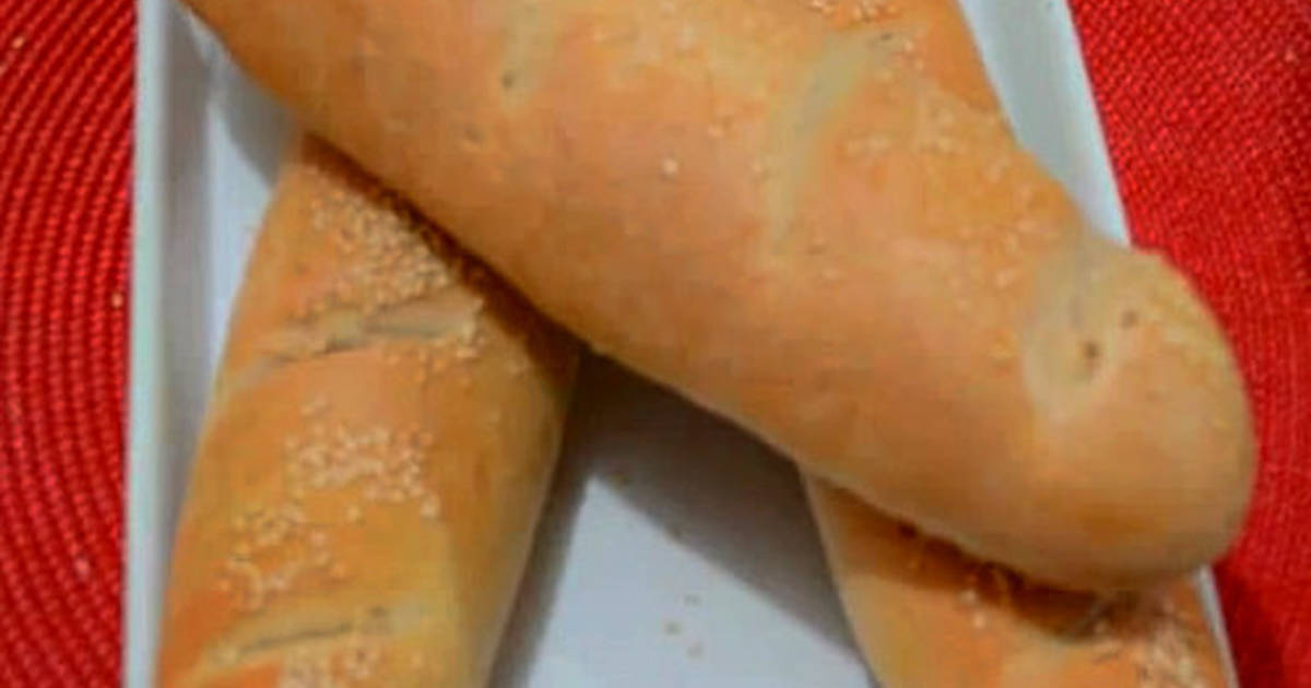 طريقة عمل الخبز الفرنسي بالخميرة البايتة في المنزل بخطوات سهلة وبسيطة