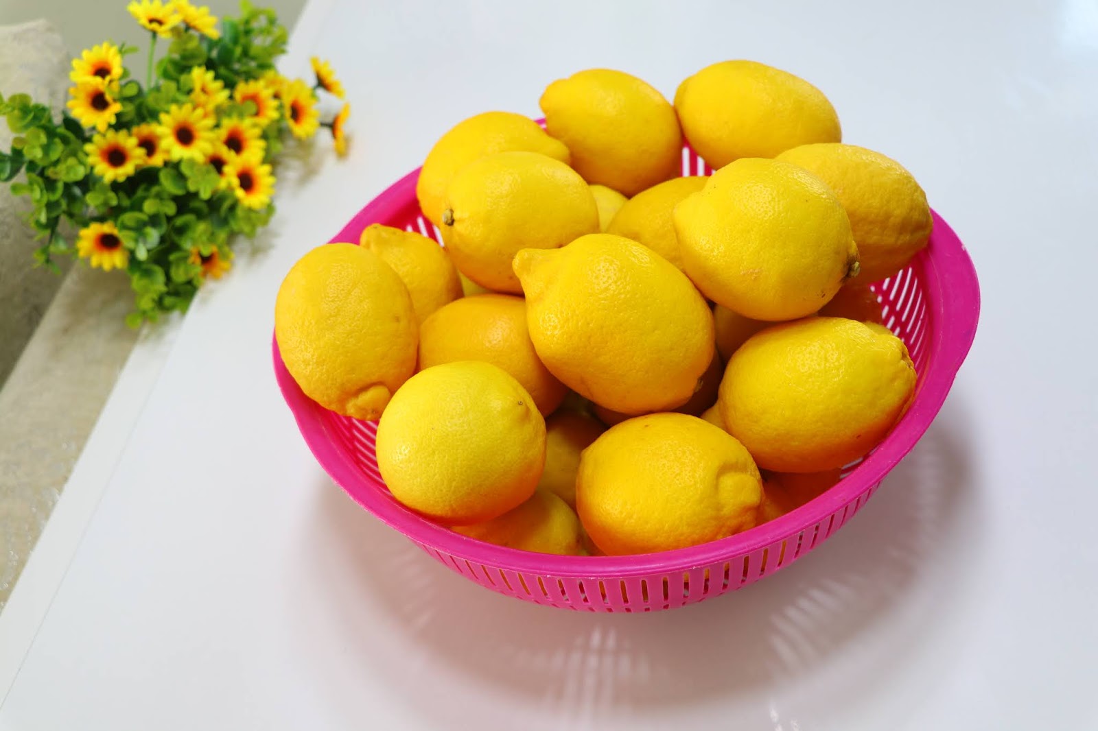 أسرار تجار الليمون.. ملعقة واحدة لتخزين الليمون من السنه للسنه بدون تغير في اللون أو الطعم