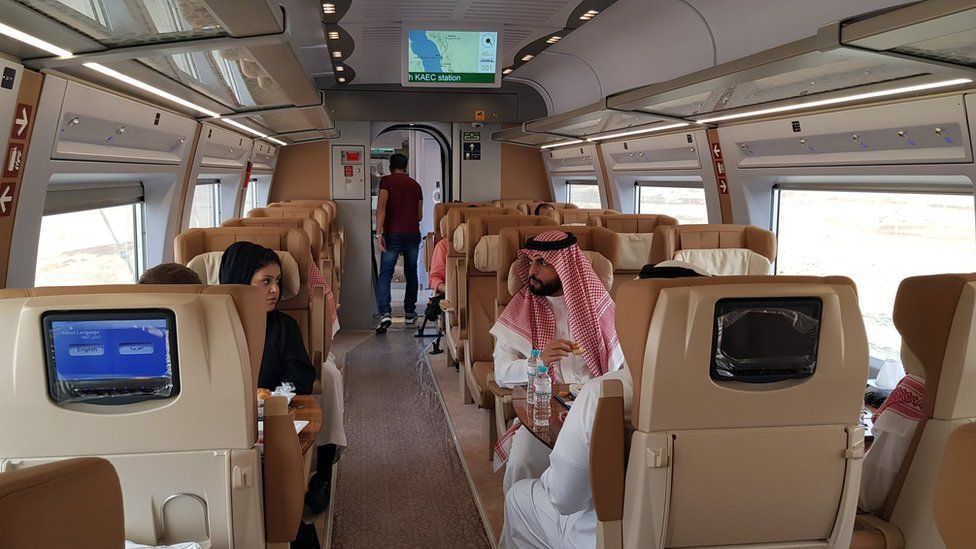 الرياض المجمعة قطار سار