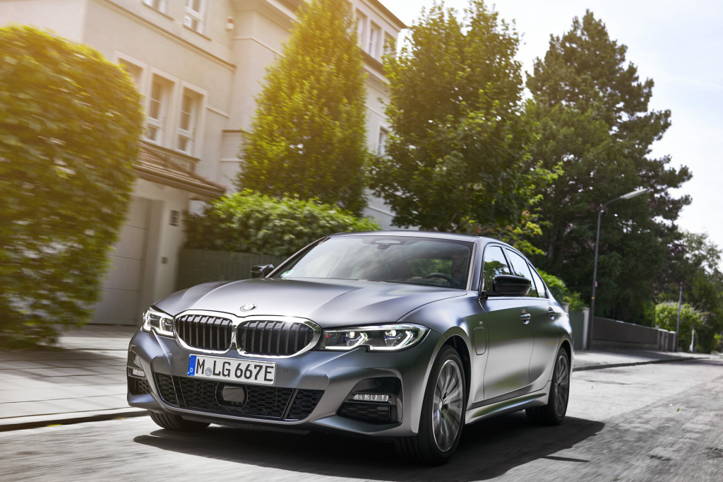 الفئة الثالثة BMW 3 Series