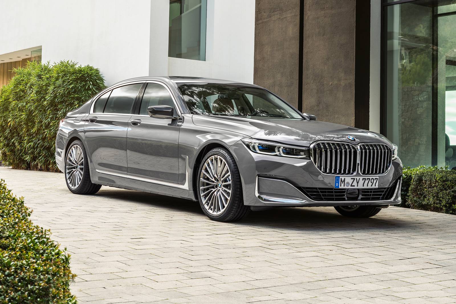 بي ام دبليو الفئة 7 2022 BMW Series 7 مميزاتها المحسنة وأهم مواصفاتها