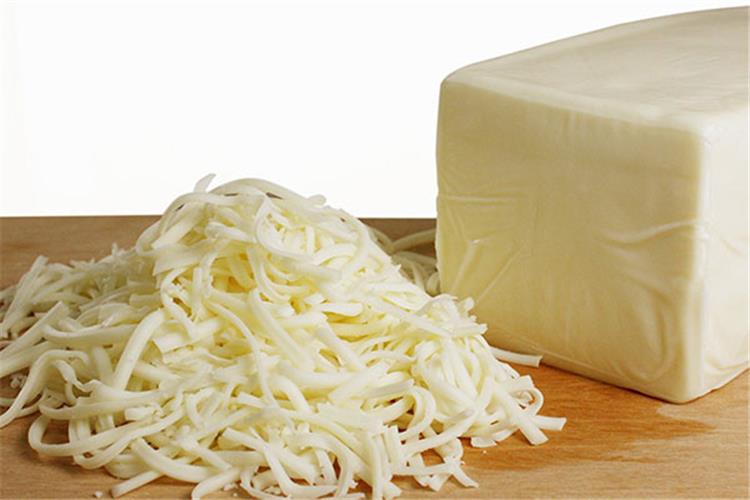 ضاع عمرنا واحنا بنشتري الموتزاريلا.. طريقة عمل الجبنة الموتزاريلا المطاطية بكيلو حليب فقط ناجحة 100%