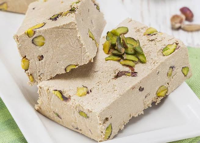 اصنعي الحلاوة الطحينة بالمكسرات بطريقة سهلة في البيت زي المحلات