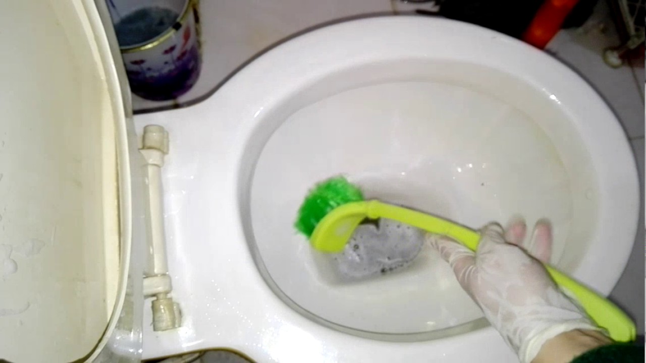 أسرع طريقة لتنظيف الحمامات