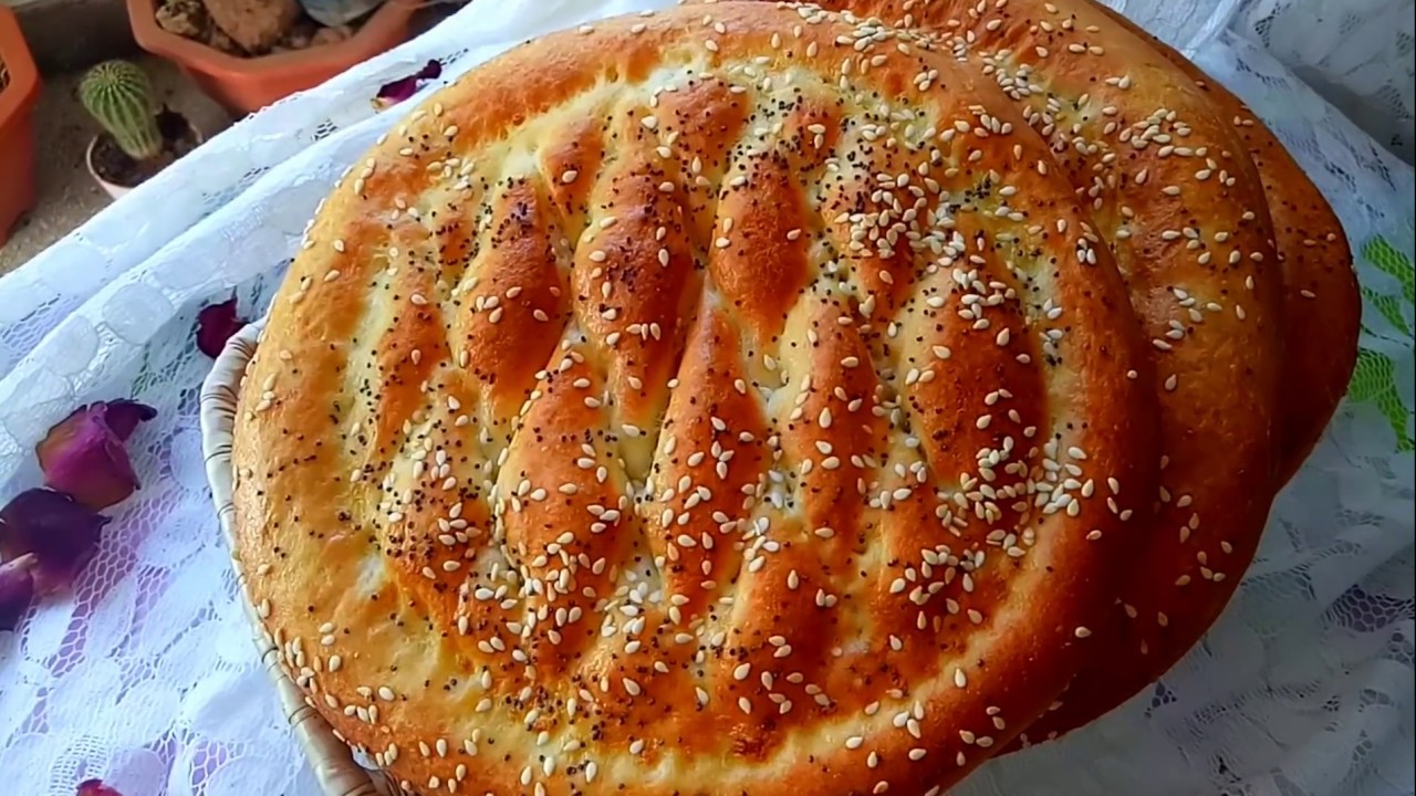 بكوب من الزبادي اعملي الخبز التركي باللحمة والجبنة بطعم رائع من المطبخ التركي