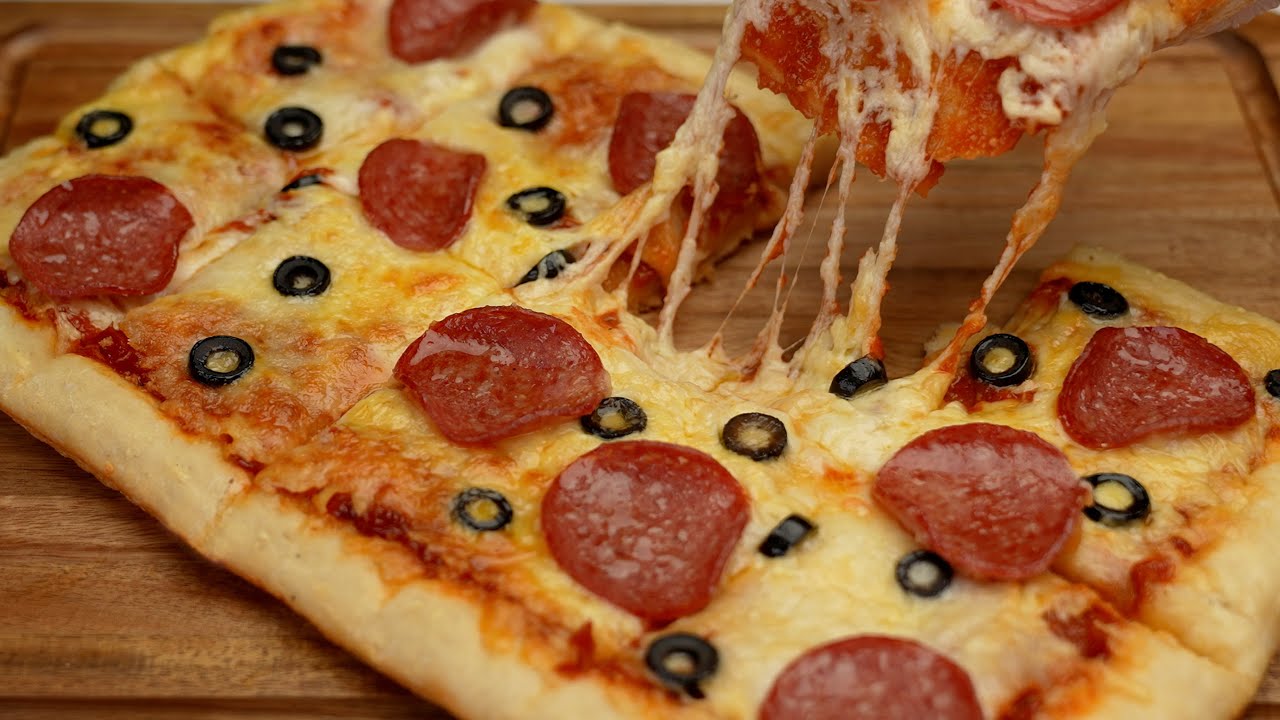 في الخلاط بأسرع وقت طريقة عمل بيتزا إيطالية هشة ومطاطية مذاقها ولا أحلى رهيب