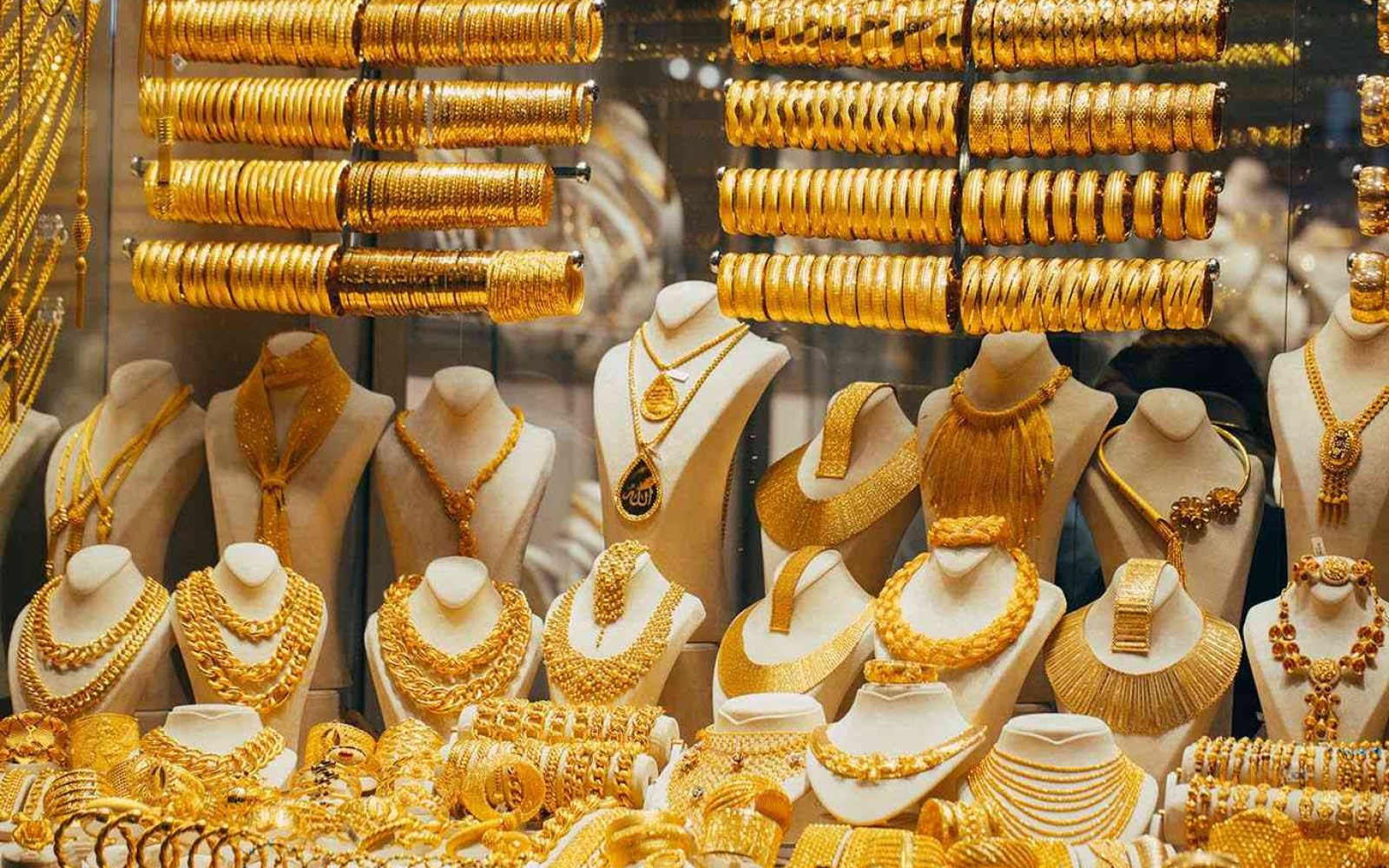 انخفاض سعر الذهب اليوم في السعودية ٨ جمادى الأولى ١٤٤٣ هـ "الاسعار الجديدة"