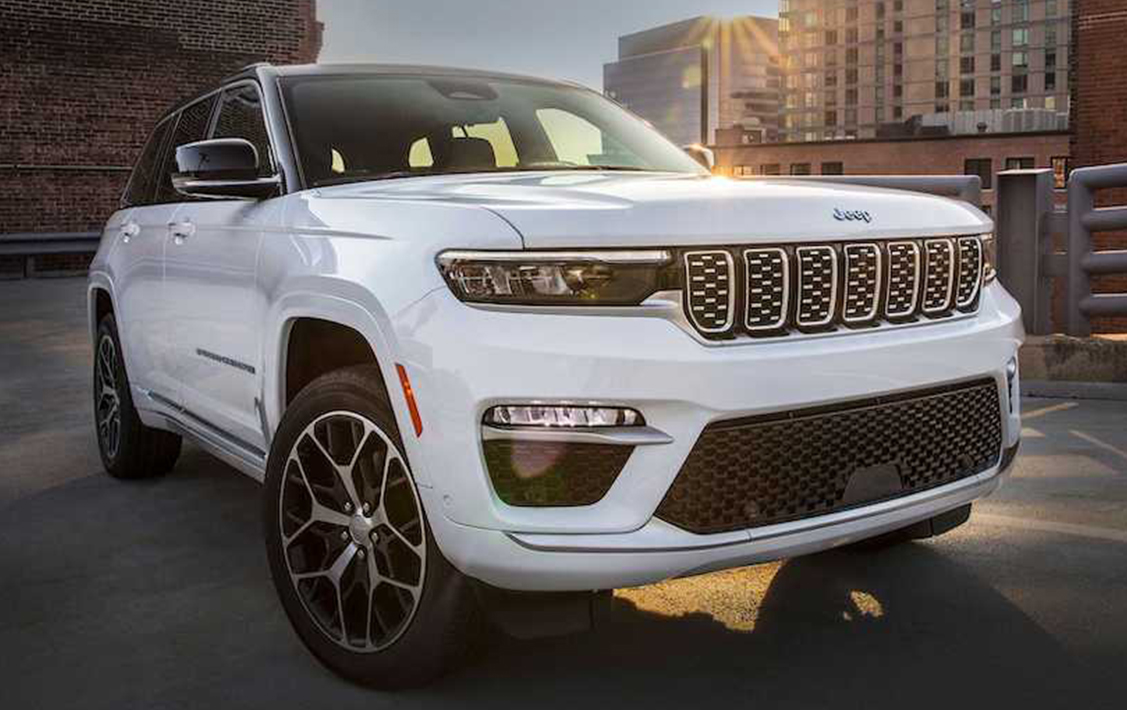 سيارة جيب جراند شيروكي Jeep Grand Cherokee 2022 تنافس في الأسواق بالتصميم الراقي والتكنولوجيا المتطورة