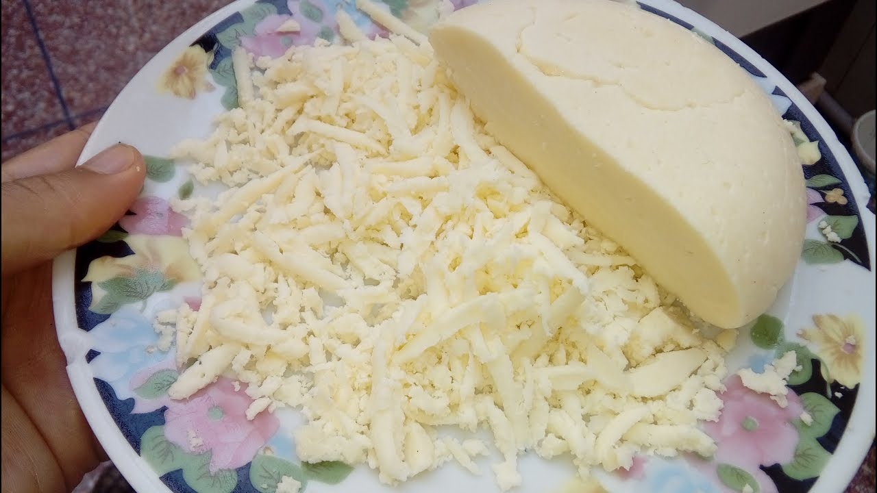 طريقة عمل الجبنة الموتزاريلا المطاطية في المنزل بمكونات أقل تكلفة من الجاهزة