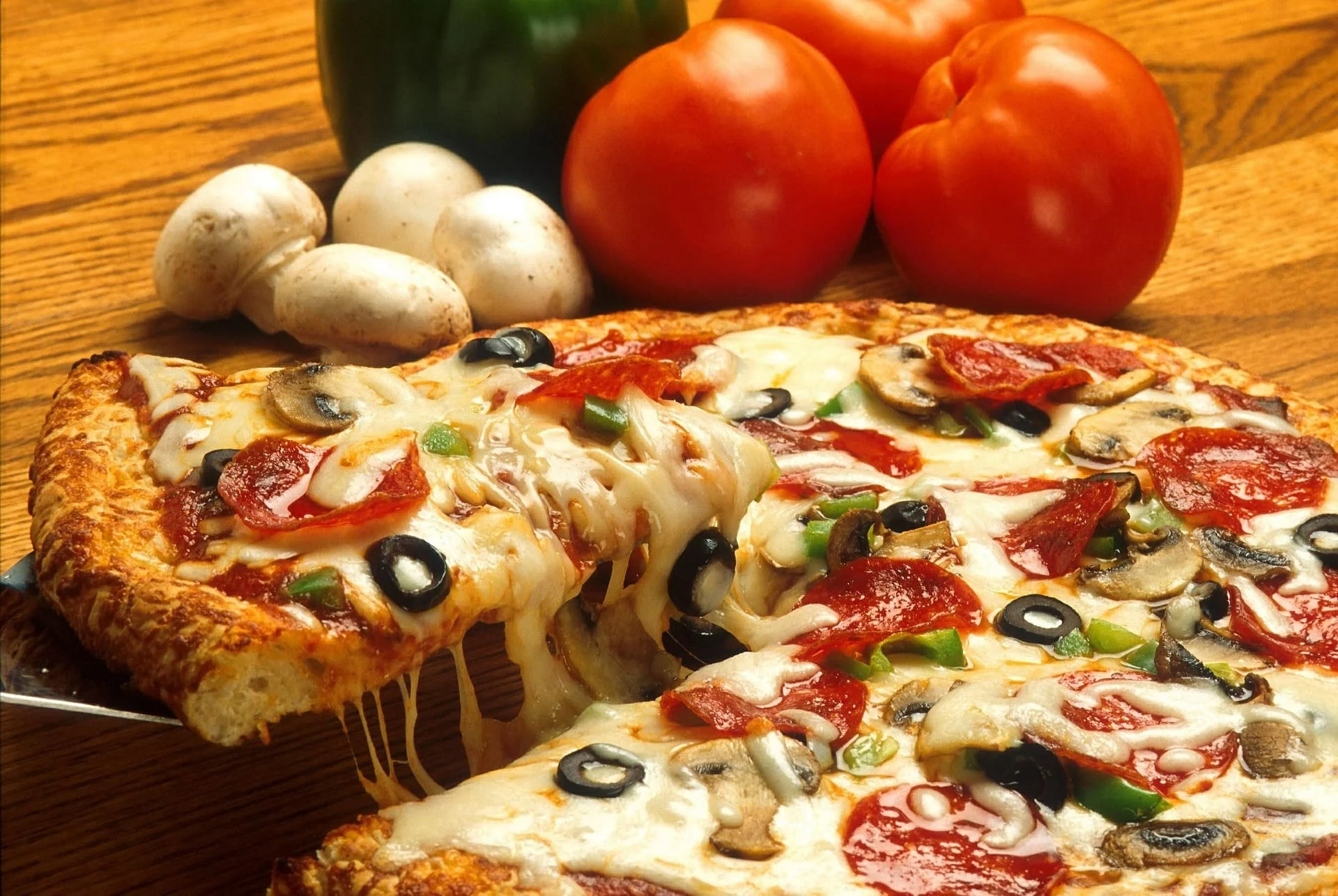 لازم تجربيها.. طريقة عمل عجينة البيتزا الإيطالية في البيت بمكونات إقتصادية بطعم يجنن زي المطاعم بالظبط