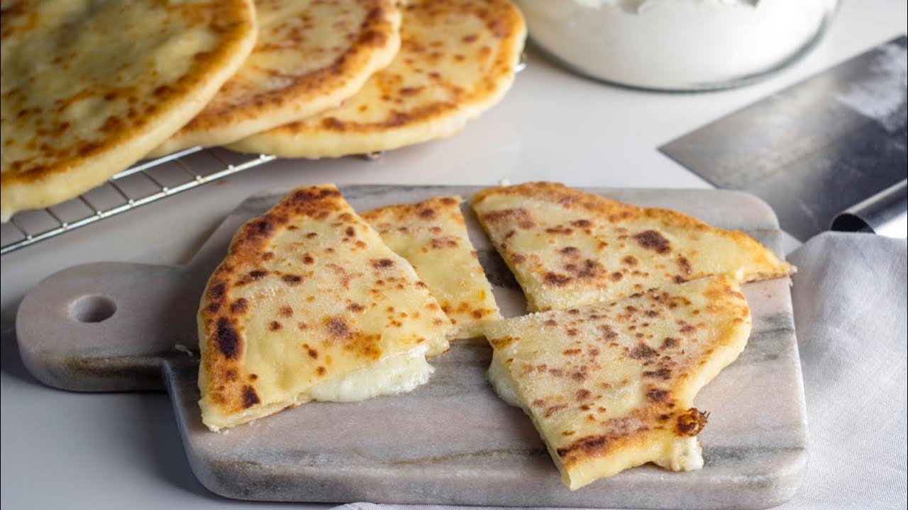 المكونات لصنع خبز الجبن اللذيذ