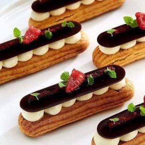 أنجح طريقة لعمل الأكلير الفرنسي (Éclairs ) بحشوة الباستري اللذيذة