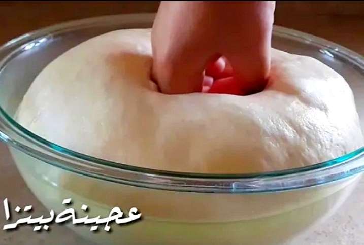 طريقة عمل عجينة البيتزا الهشة الطرية