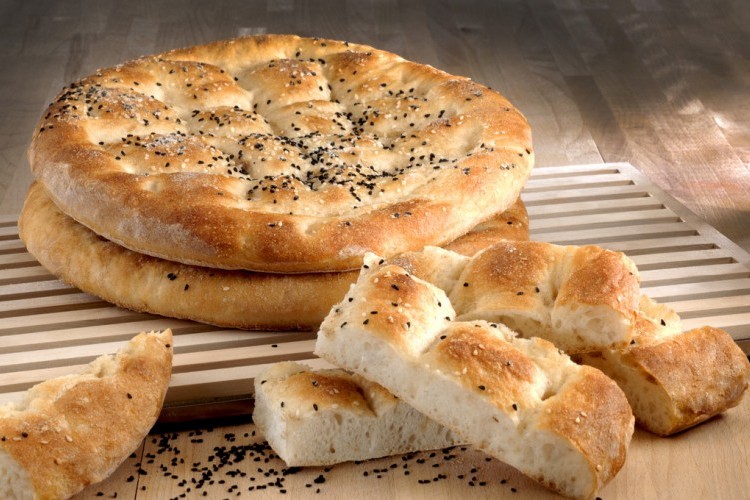 طريقة عمل الخبز التركي على أصولة خطوة بخطوة