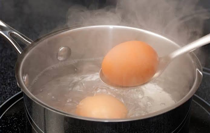 طريقة سلق البيض