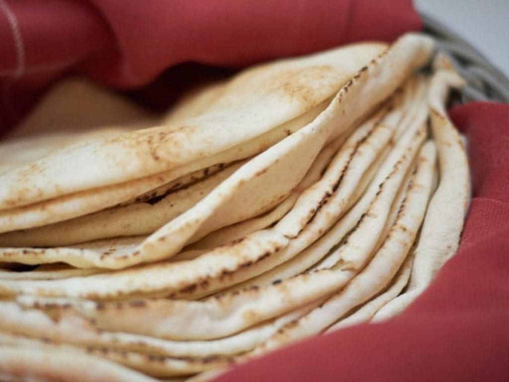قومى اعمليه دلوقت..طرق مختلفة لعمل العيش في البيت بمكونات سهلة وبسيطة لو عملية مرة مش هتبطلى تعمليه لجميع الأكلات