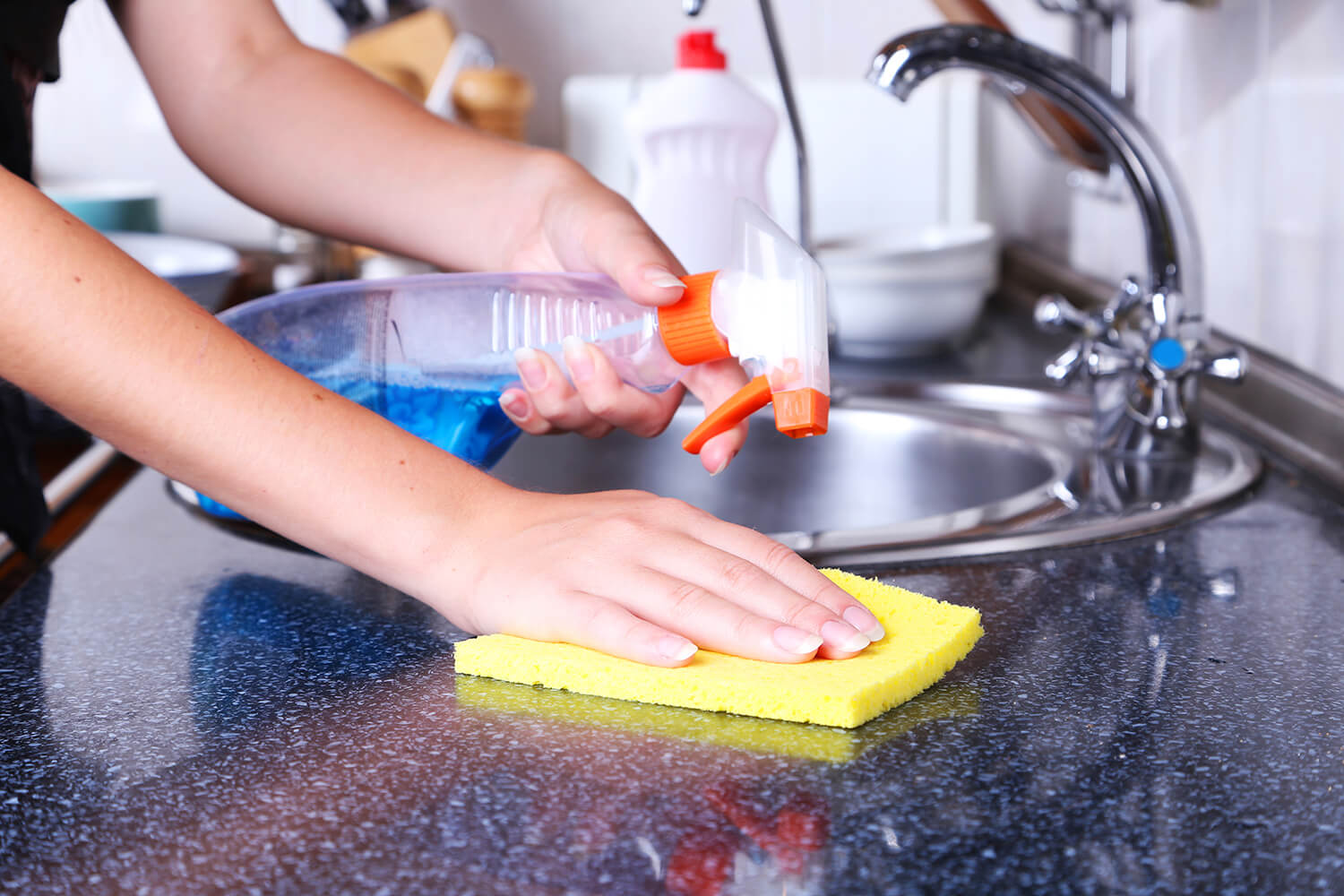 تنظيف سيراميك المطبخ بدون ماء