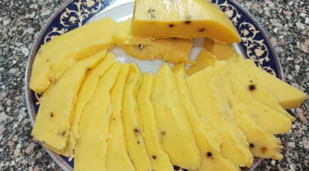 طريقة عمل الجبنة الرومى فى البيت بمكونات بسيطة وطعم مثل الجاهزة بأقل تكلفة