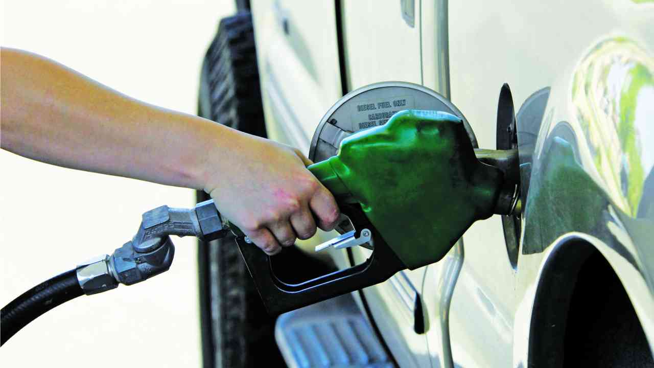 الامارات سعر في اللتر البنزين أسعار الوقود