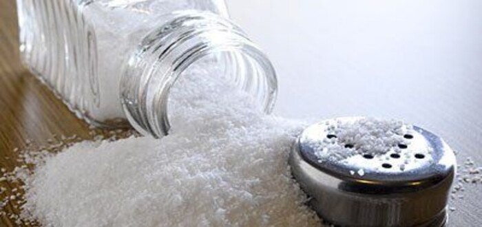 فوائد رش الملح في اركان البيت