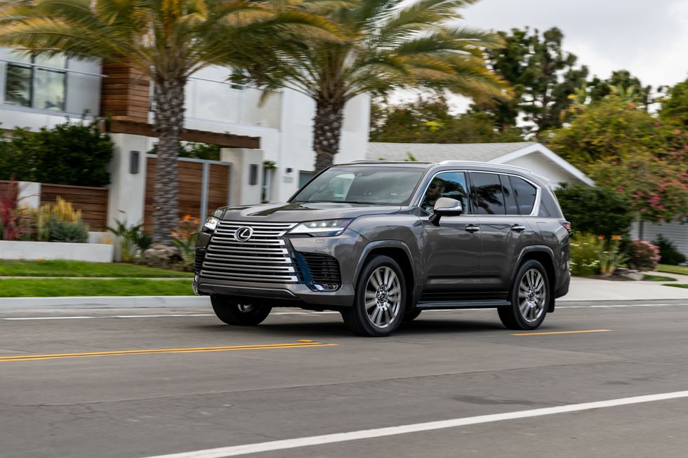 2022-lexus-lx600-ultra لكزس ٢٠٢٢