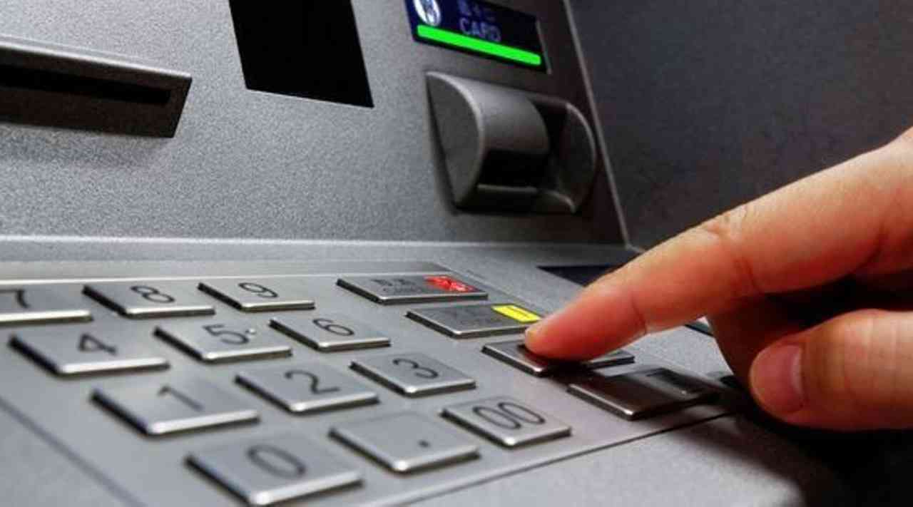 ماذا يحدث عند ادخال ATM بصورة معكوسة