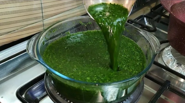طريقة عمل الملوخية الخضراء المصرية باللون الأخضر الرائع والمذاق اللذيذ