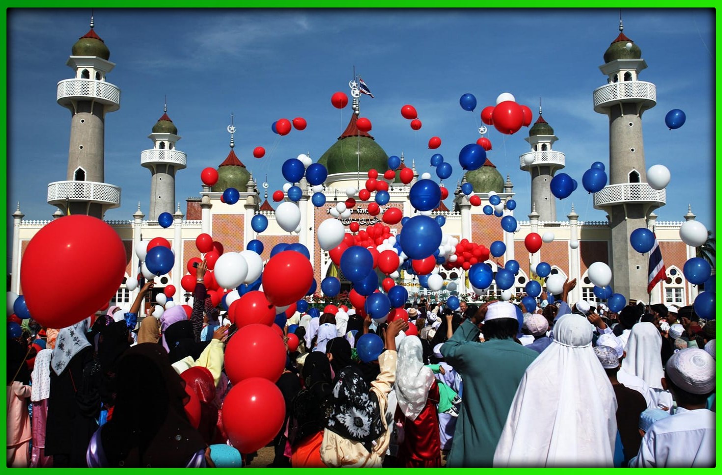 btaqaat أجمل عبارات تهنئة عيد الفطر المبارك بطاقات رسائل نصية وبوستات وصور وتكبيرات العيد btaqaat أجمل عبارات تهنئة عيد الفطر المبارك 2022 بطاقات معايدة رسائل بوستات صور تكبيرات
