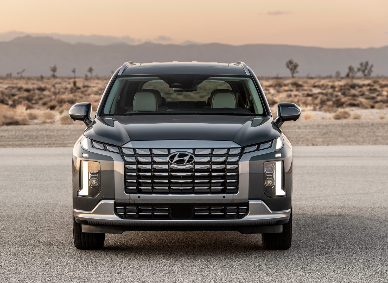 السيارة الدبابة...مميزات و مواصفات سيارة هيونداي باليسيد 2023 أكبر سيارة suv كبيرة الحجم ستقلب الموازين