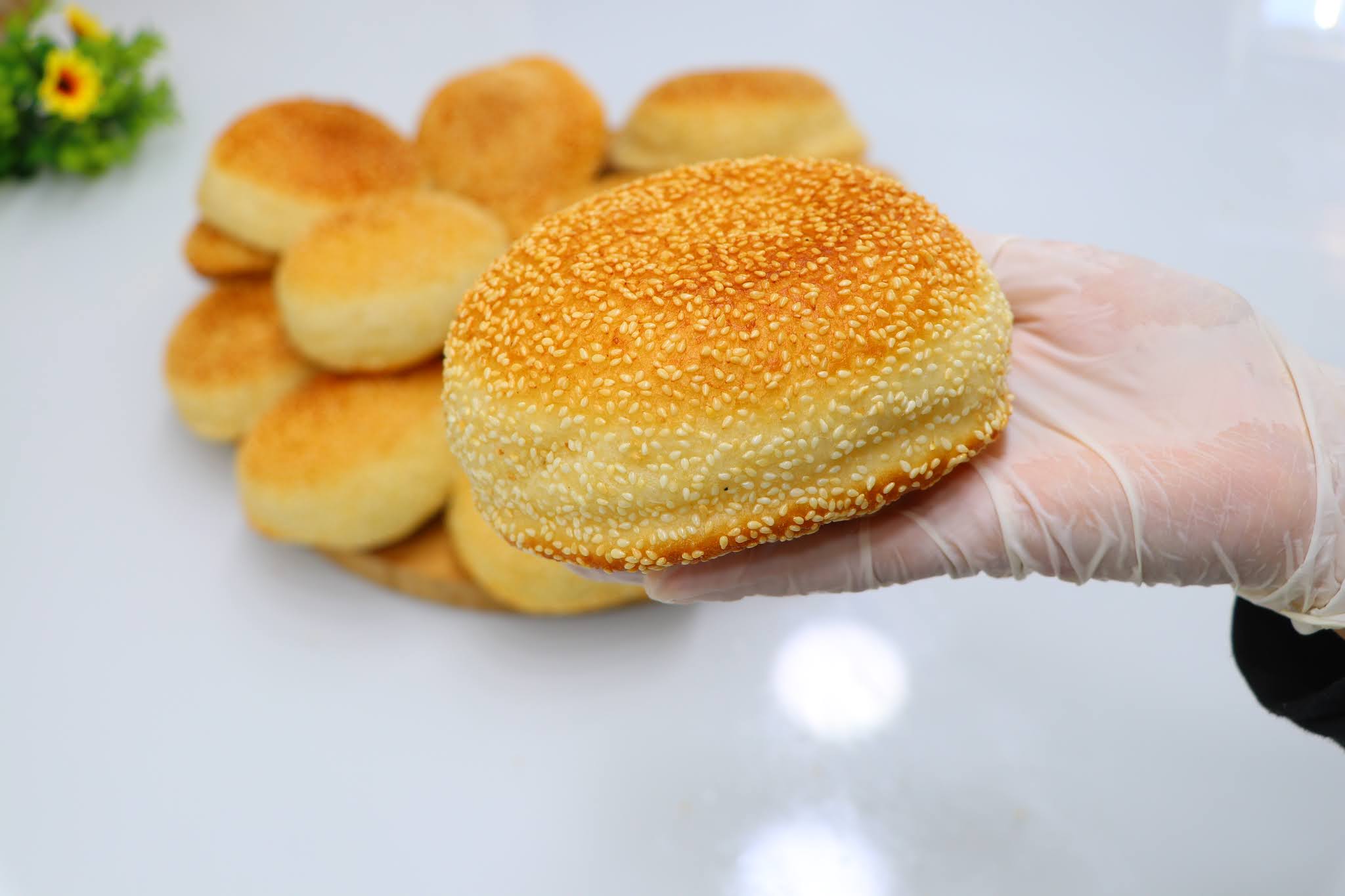 طريقة عمل خبز السمسم المنفوخ