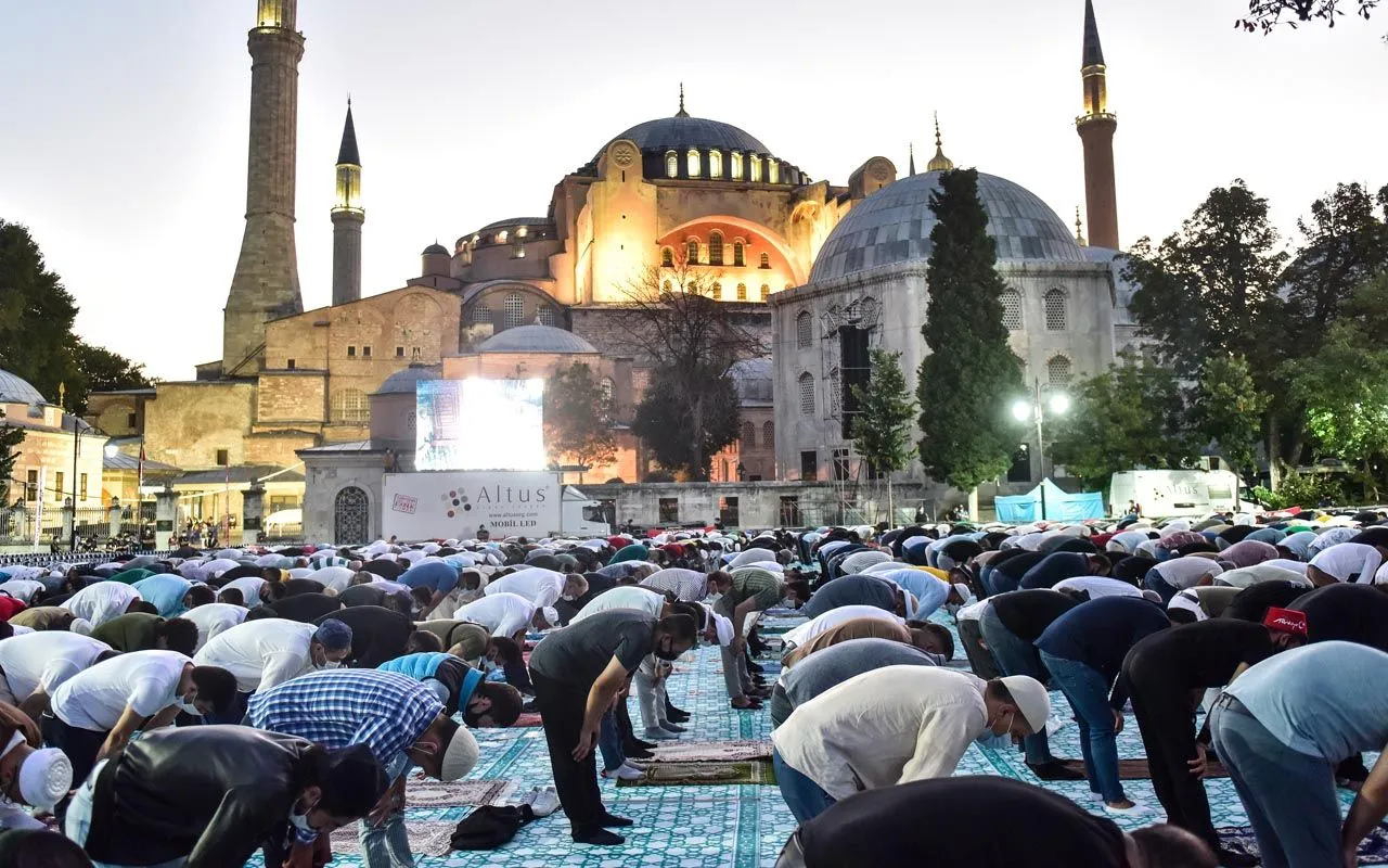 موعد صلاة عيد الفطر 2022 في تركيا || توقيت صلاة العيد في تركيا 2022 - 1443 والمساجد التي تقام فيها صلاة عيد الفطر
