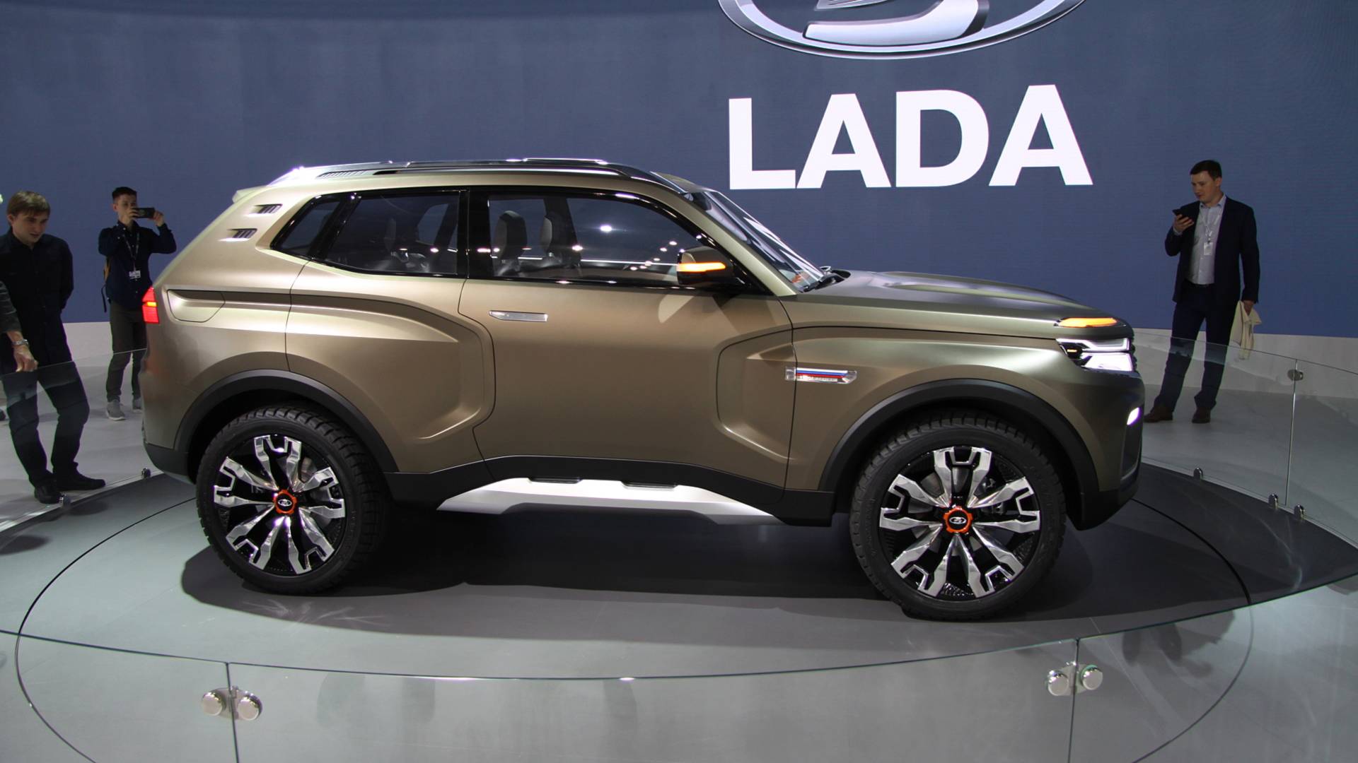 وحش السيارات الروسي وصل البلاد بأسعار خيالية...سيارة لادا نيفيا lada niva2022 بمواصفات عالمية ومميزات جبارة وأسعار ولا في الأحلام