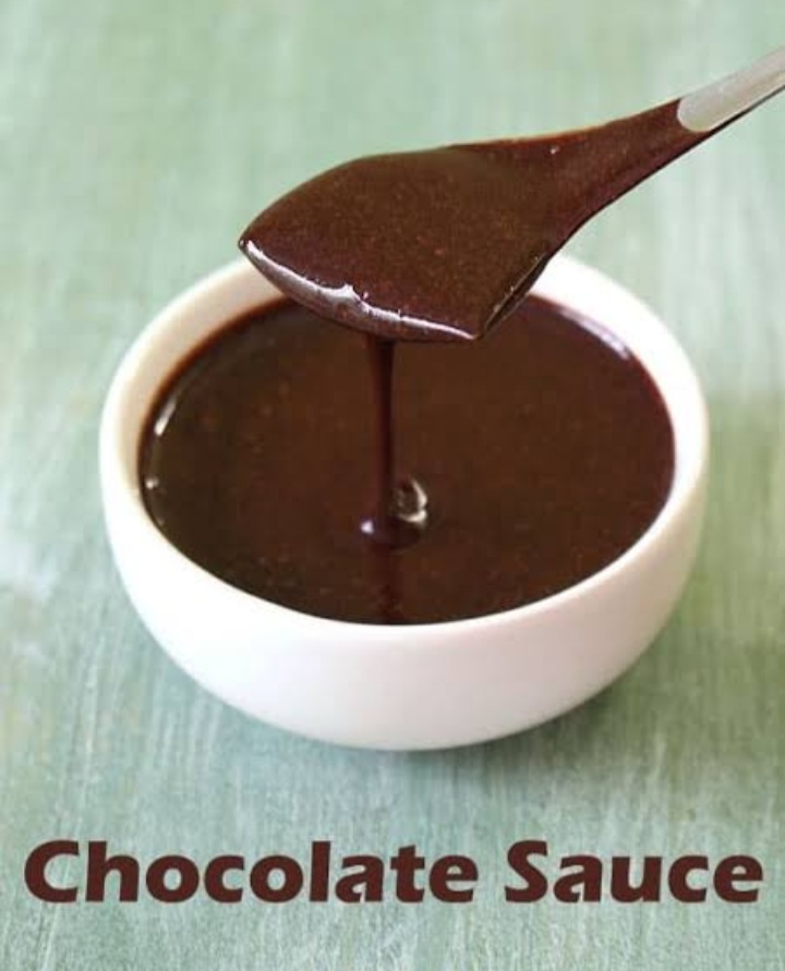صوص الشوكولاتة اعمليه بمكونات بسيطة وفي 3 دقائق لتغليف وتزيين الحلويات
