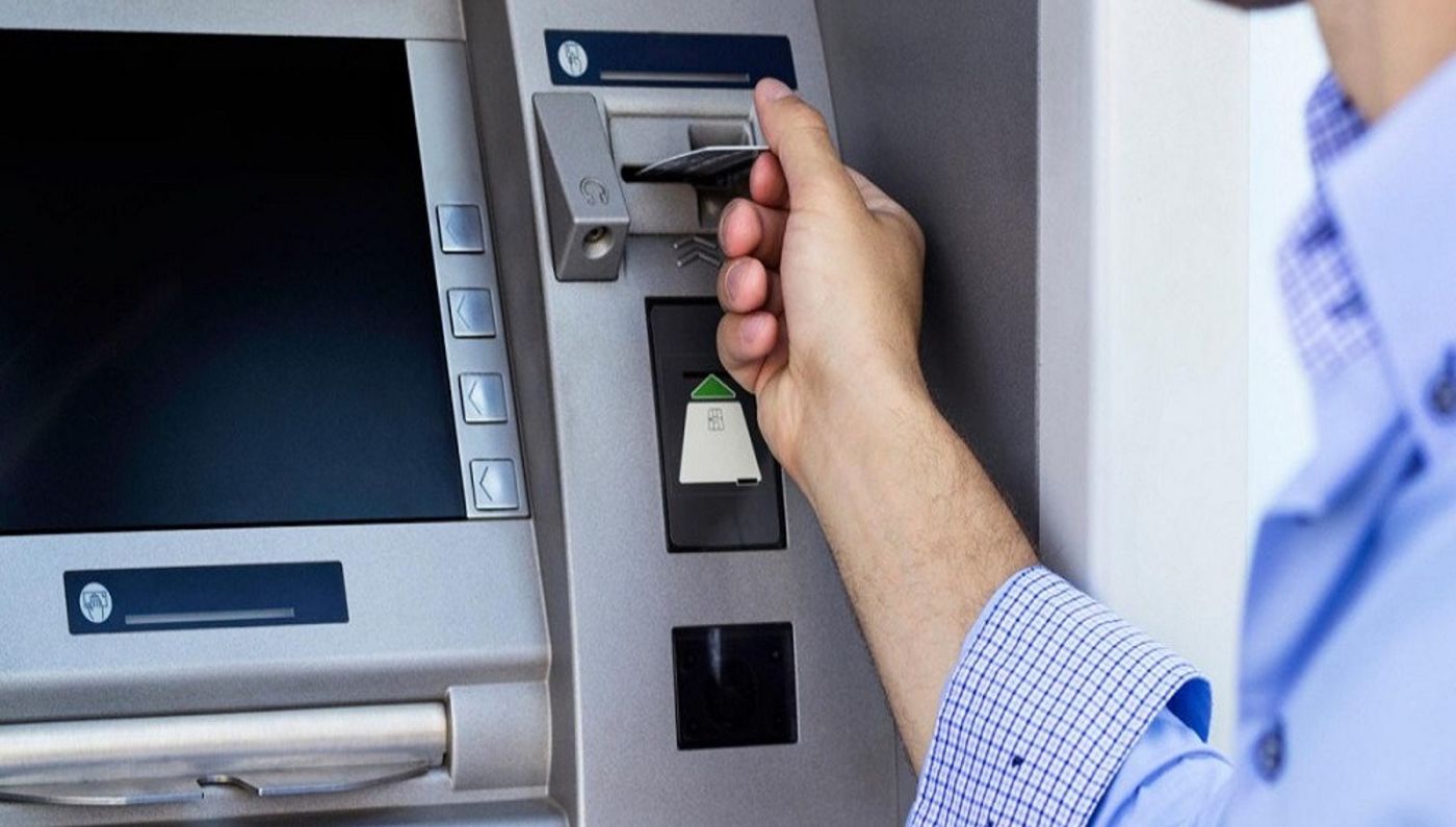 طريقة عبقرية سحب الفلوس من أل ATM ماكينات الصراف الآلي بدون بطاقة في دقيقتين  - ثقفني