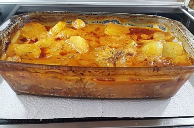 Quick, easy and simple chicken casserole with potatoes and vegetables