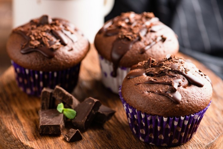 أسهل طريقة عمل الكب كيك الشوكولاتة بطعم لذيذ وبمكونات بسيطة