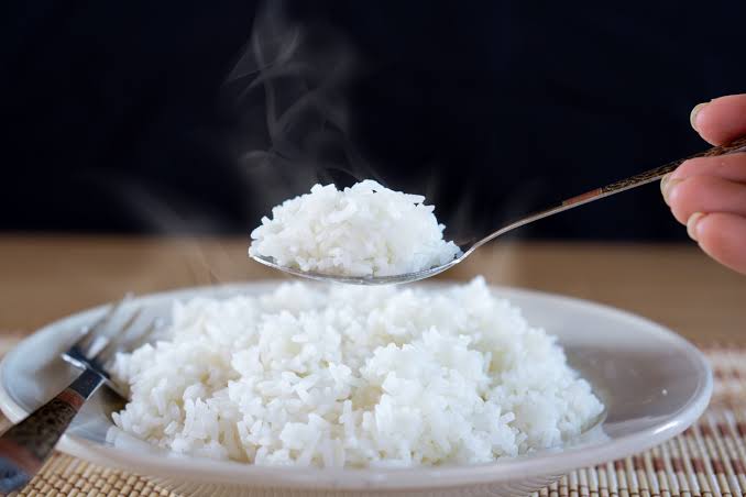 إعادة تسخين الأرز المطبوخ وإعادته لمذاقه الطازج بطريقة سحرية