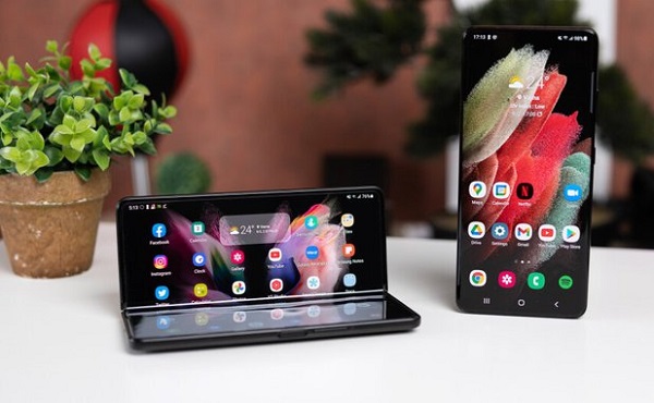 Samsung Galaxy Z Fold 4