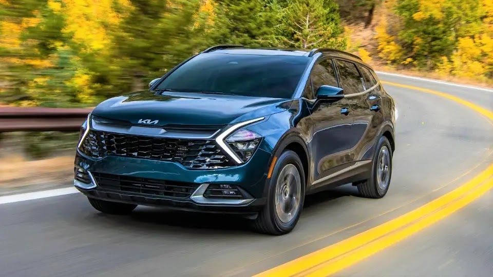  وحش السيارت وصلت ...سيارة كيا سبورتاج 2023 Kia Sportage مواصفاتها وألوانها المختلفة وأسعار بعض فئاتها السيارة الأكثر كفاءة 