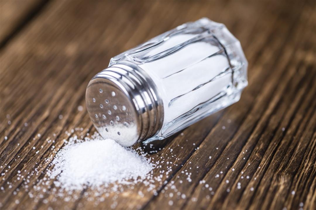 لن تصدقي فوائد رش الملح في أركان المنزل كل يوم معجزة