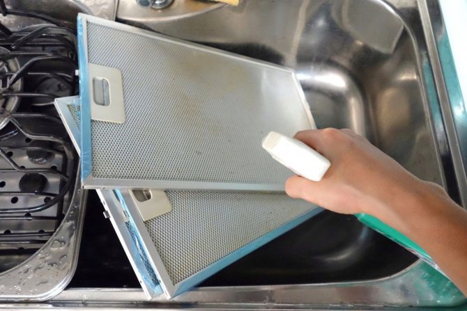 المكون السحري لتنظيف شفاط المطبخ والحمام