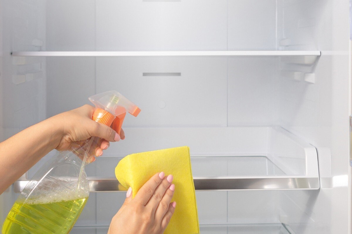 تنظيف الثلاجة بسهولة