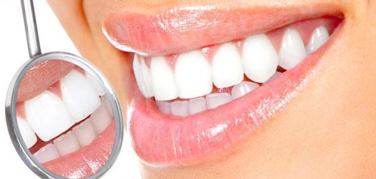 خلطات طبيعية لأسنان بيضاء ولامعة