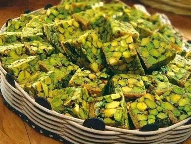 زي الجاهزة بالظبط اعملي الفستقية الشهية بطعم رائع لحلوى لذيذة لكي ولأولادك
